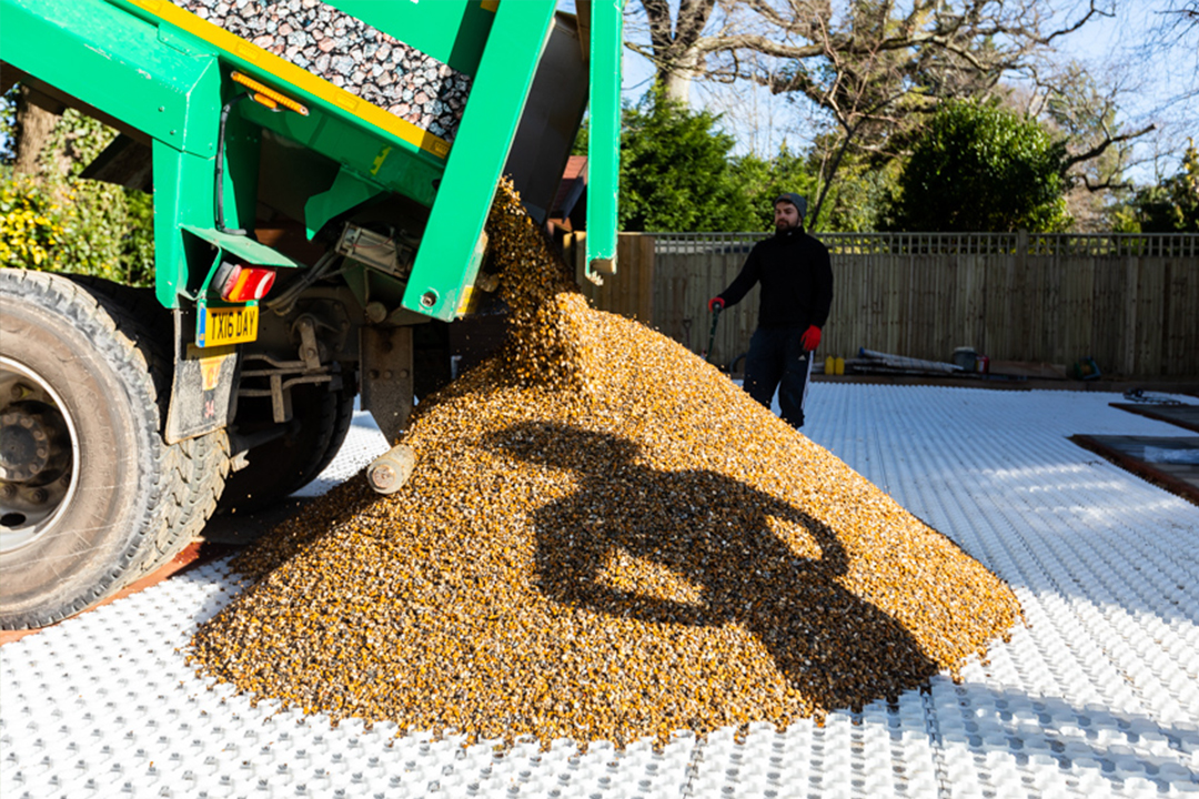 How much gravel is required for a gravel driveway?